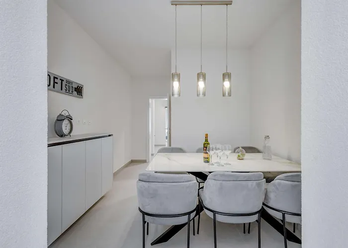 Apartament Six On Pool
