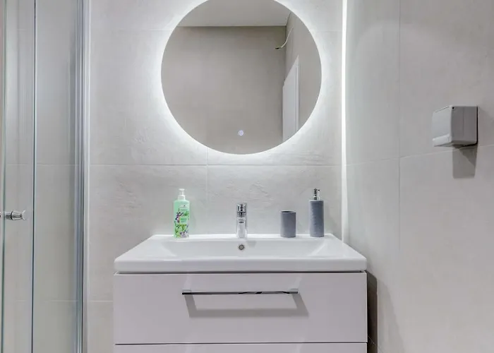 Six On Pool Apartament Makarska