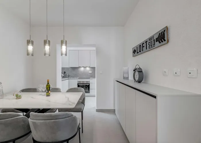 Six On Pool Apartament Makarska