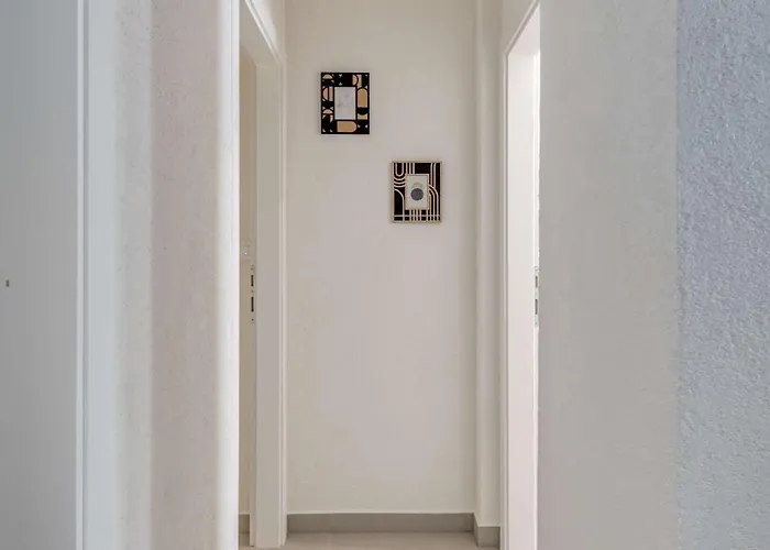 Six On Pool Apartment Makarska
