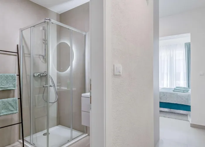 Six On Pool Apartment Makarska